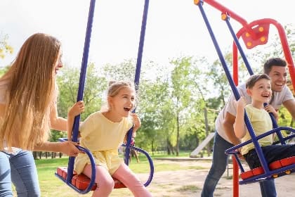 Mit der geplanten Frühstart-Rente, die zum 1. Januar 2026 eingeführt werden soll, setzt der Gesetzgeber ein neues Signal in der Altersvorsorgepolitik: Kinder und Jugendliche sollen frühzeitig Vermögen für später aufbauen – automatisch, staatlich unterstützt und kapitalgedeckt.