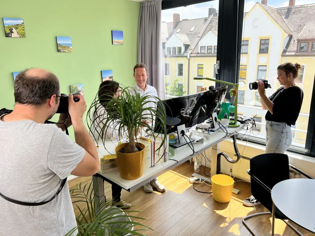 Heute möchten wir einen exklusiven Einblick in unser aufregendes Fotoshooting geben, bei dem wir brandneues Bildmaterial für unsere Webseite und künftige Auftritte in den sozialen Medien erstellt haben.