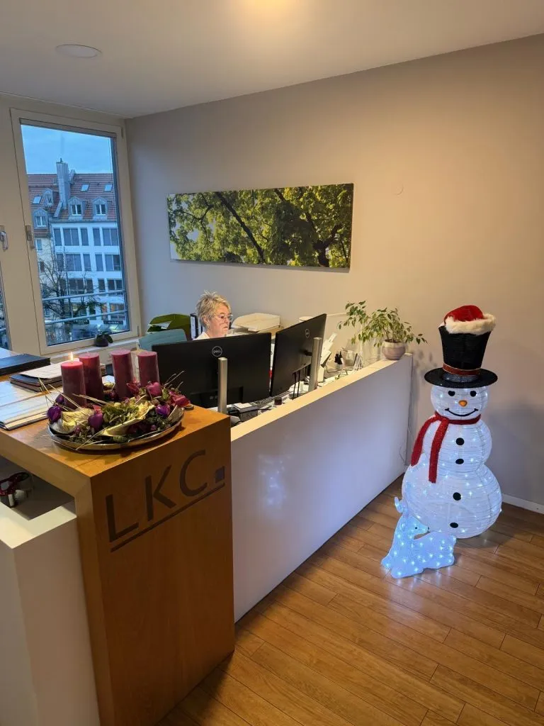 Das Team von LKC München und Murnau wünscht Frohe Weihnachten und einen guten Start ins Neue Jahr.